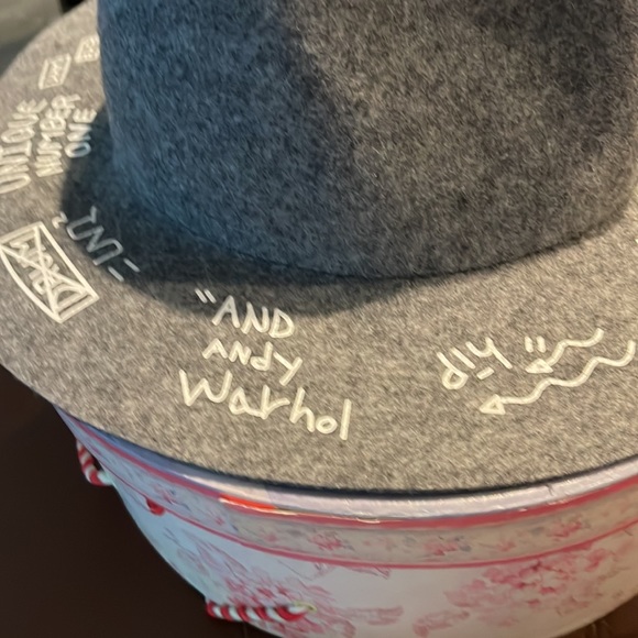 Gray wool blend fedora like new fits one size. Fashion statement pre owned - Picture 4 of 12
